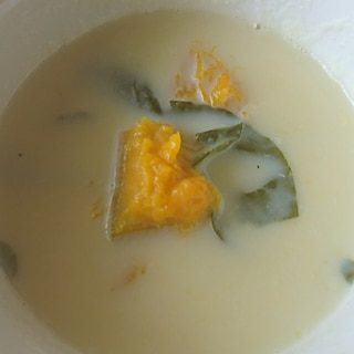 かぼちゃと小松菜の豆乳スープ